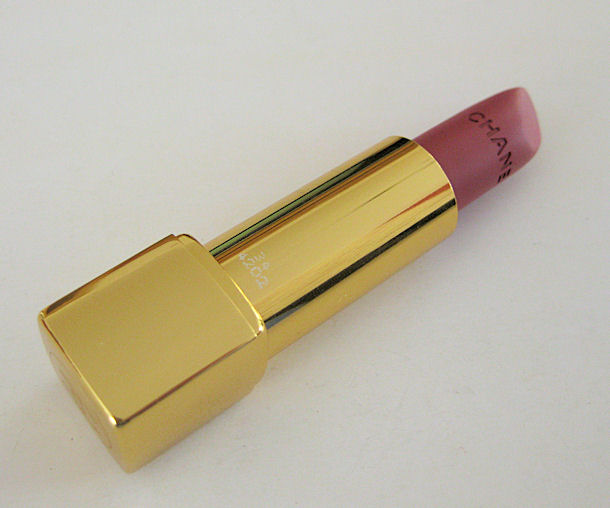 Chanel / Rouge Allure Velvet / La Raffinee (nr 34).