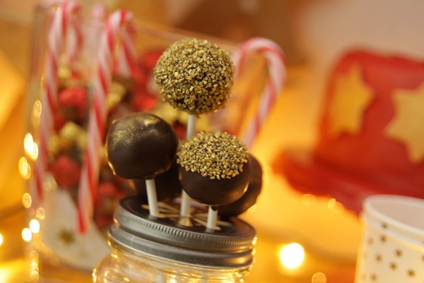 9. Anna im Backwahn fur Innenaussen.co m_Christmas Sweet Table_Cake Pops2