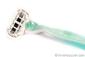 Gillette-Venis-Embrace-Sensitiv-Innen-Aussen