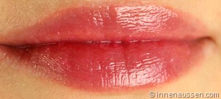 essence-cinderella-lipgloss-tragebild-rot-innen-aussen