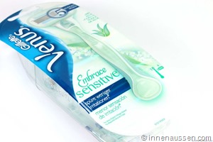 Verpackung-Gillette-Venus-Embrace-Sensitive-Rasierer-Innen-Aussen