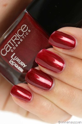 Catrice-Luxury-Lacquer-Liquid-Metal-11-Red-Notting-Hill-Thrill-Swatch