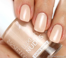 Catrice-Luxury-Nude-09-Dreamin-Bohemian-Swatch