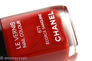Chanel-Ecorce-Sanguine-Nagellack-Innen-Aussen