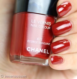 Chanel-Ecorce-Sanguine-Swatch-2-Innen-Aussen