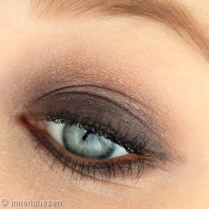 Urban-Decay-Gwen-Stefani-Dark-Look-AMU-Innen-Aussen-2