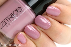 Catrice 112 Cha-Kira Swatch Innen Aussen