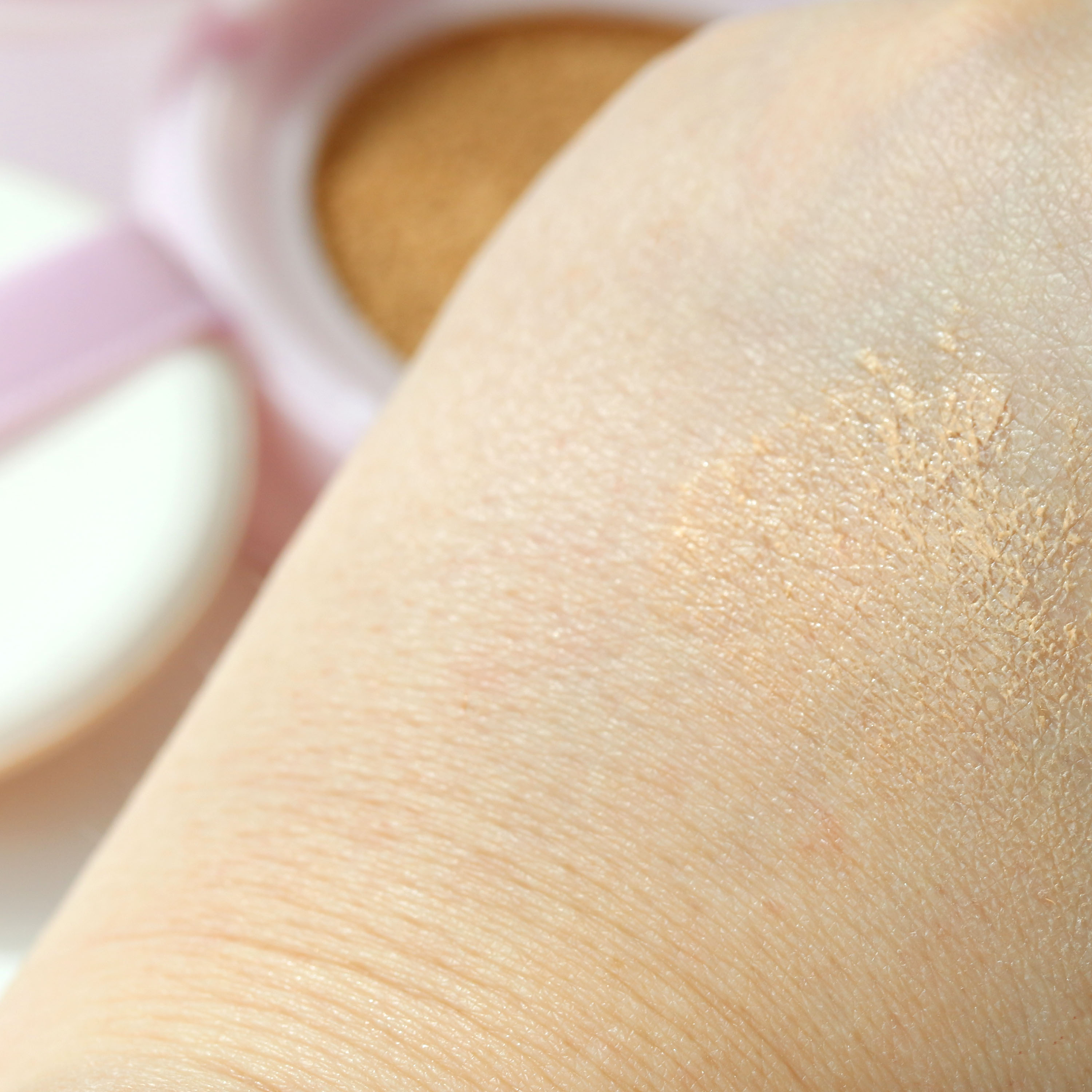 Loreal Nude Magique Cushion Foundation Swatch 01