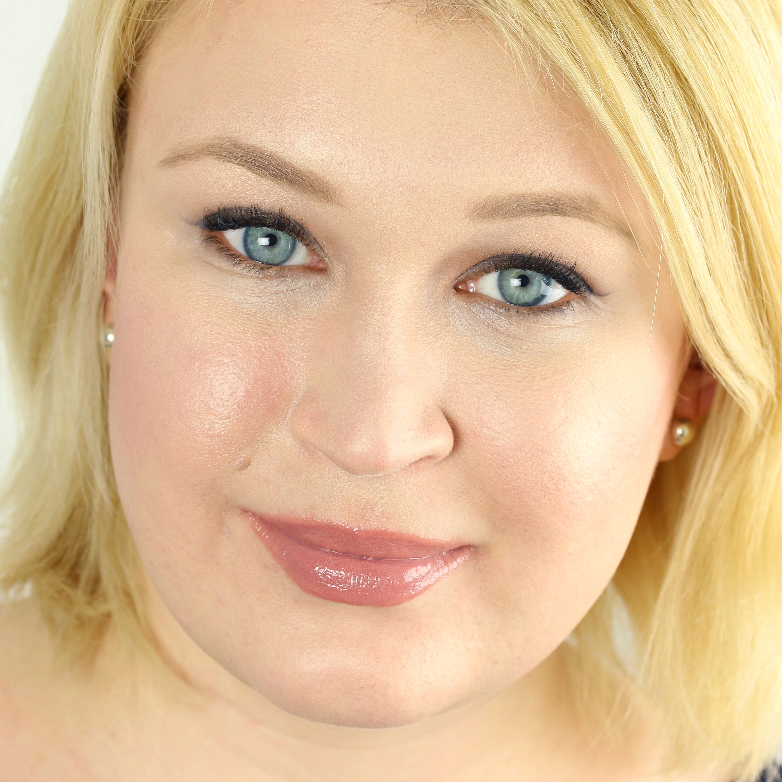 Alverde Lipgloss 30 Sweet Nude Swatch