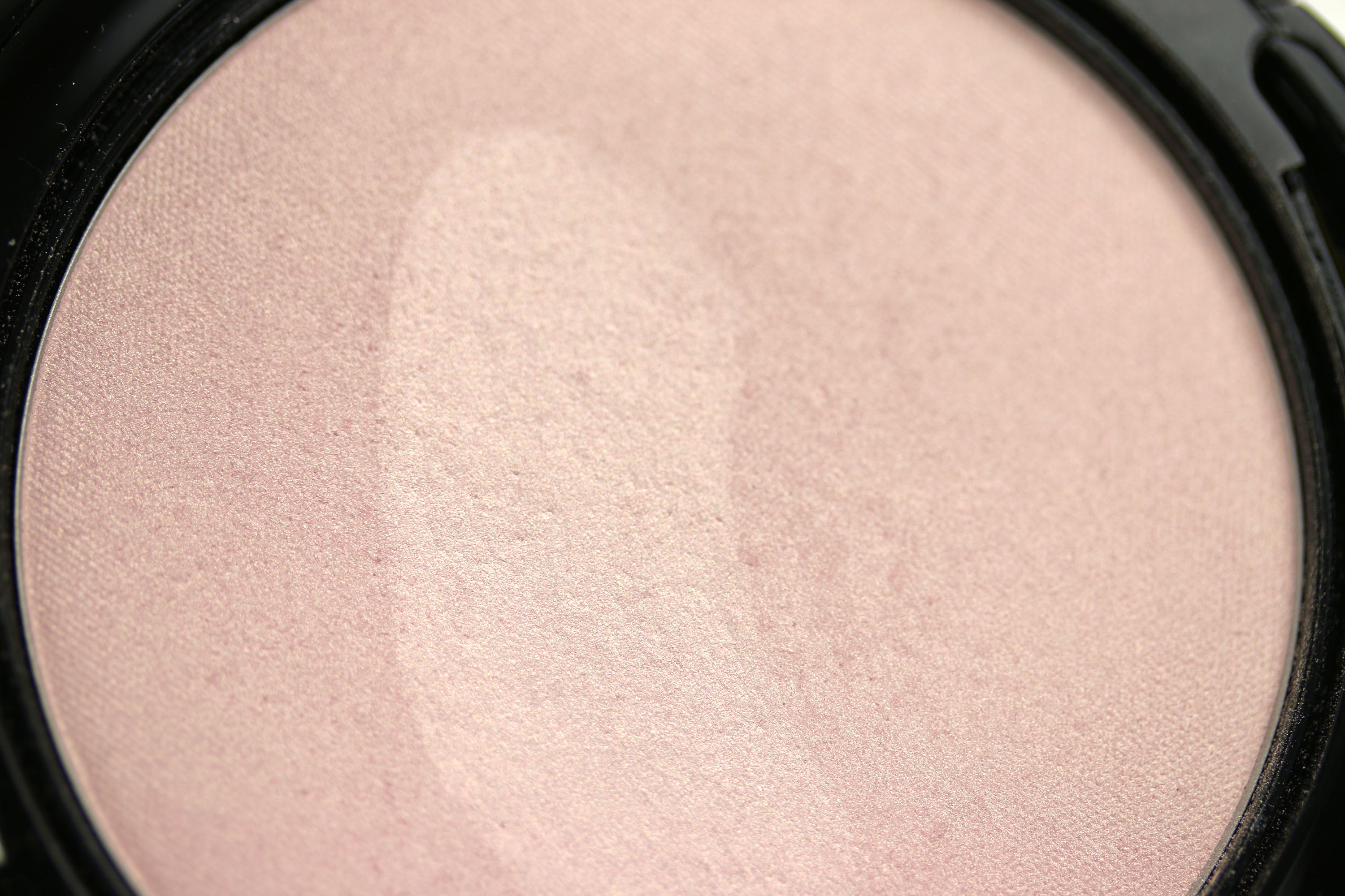 Artdeco Strobing Powder Detail