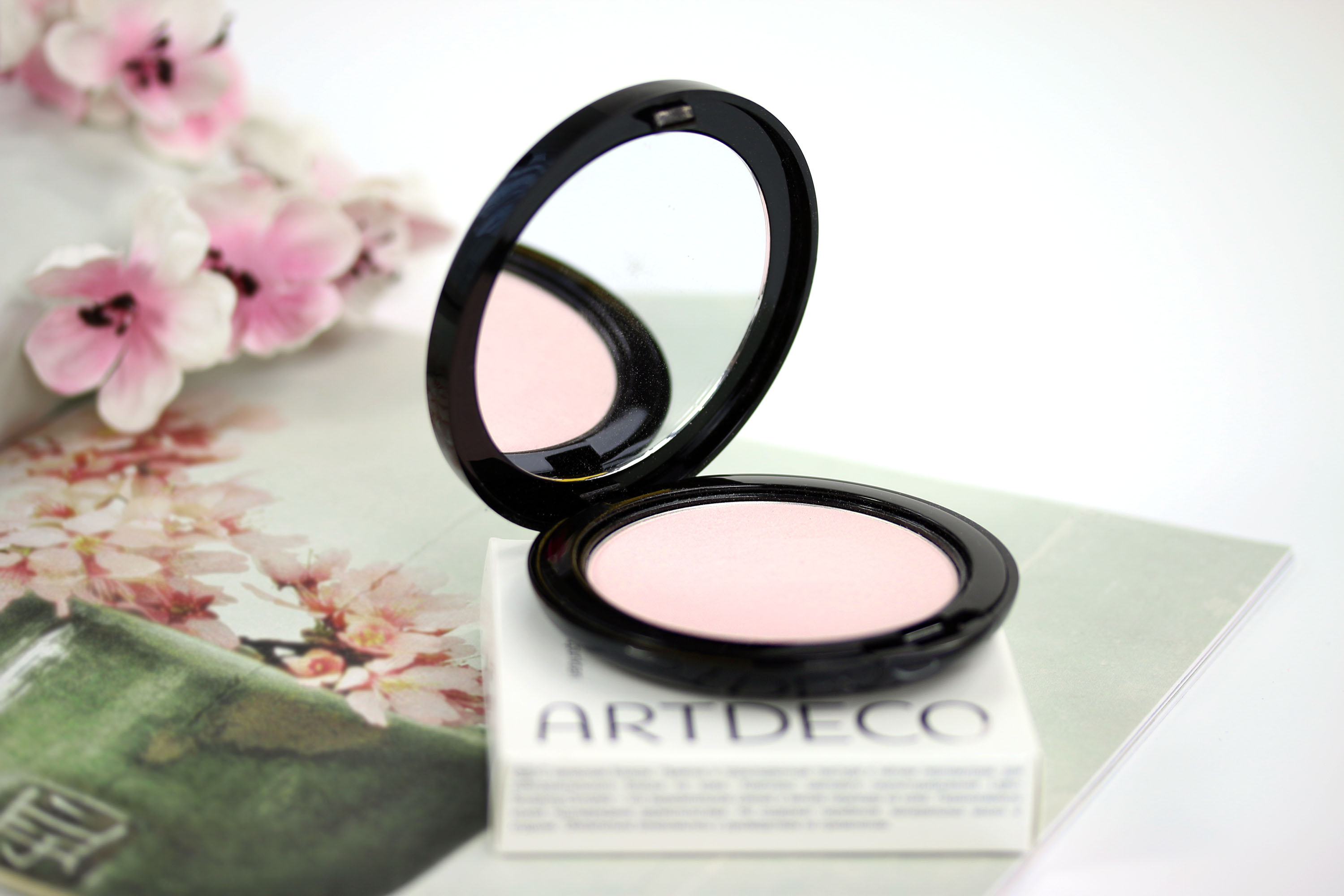 Artdeco Strobing Powder Highlighter