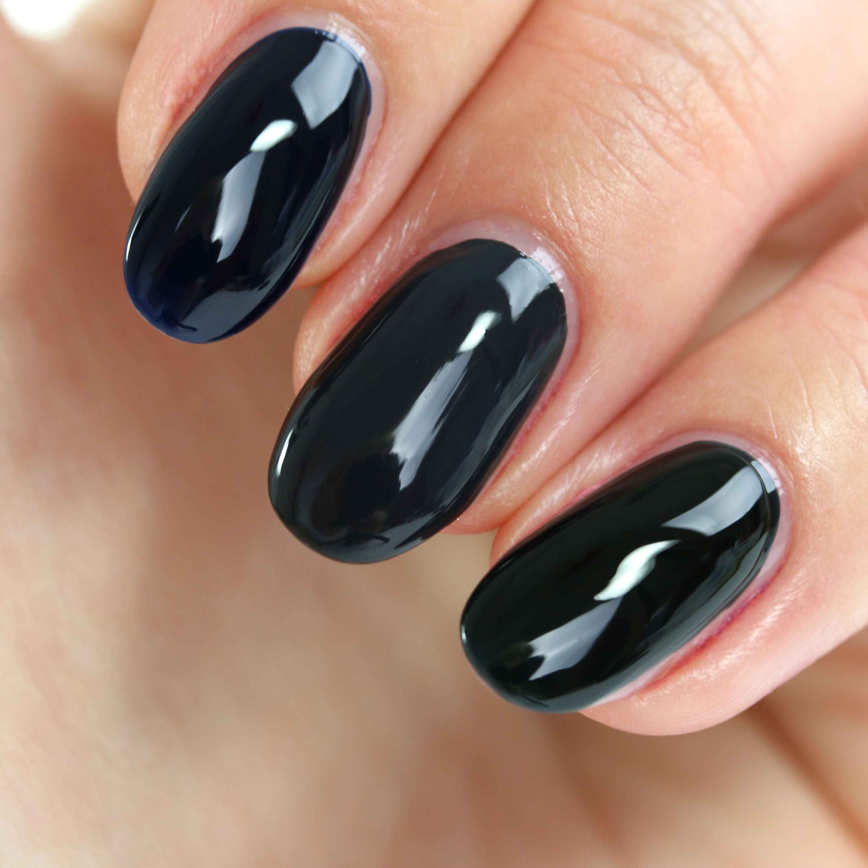 Catrice Noir Lacquer Swatches 1