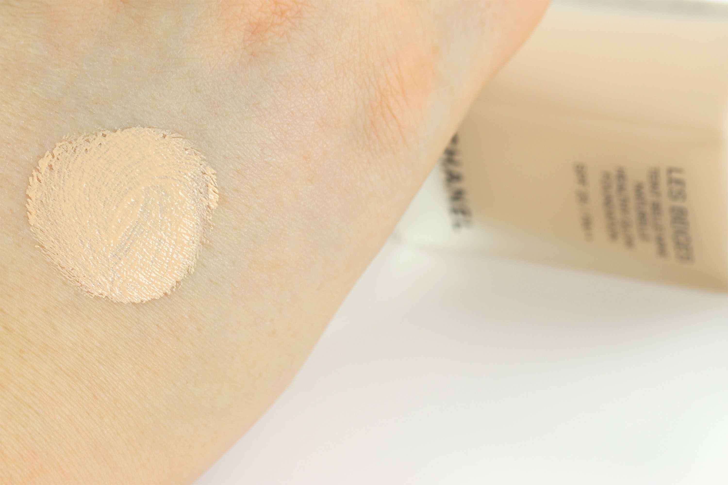 Chanel Les Beiges Healthy Glow Foundation Swatch