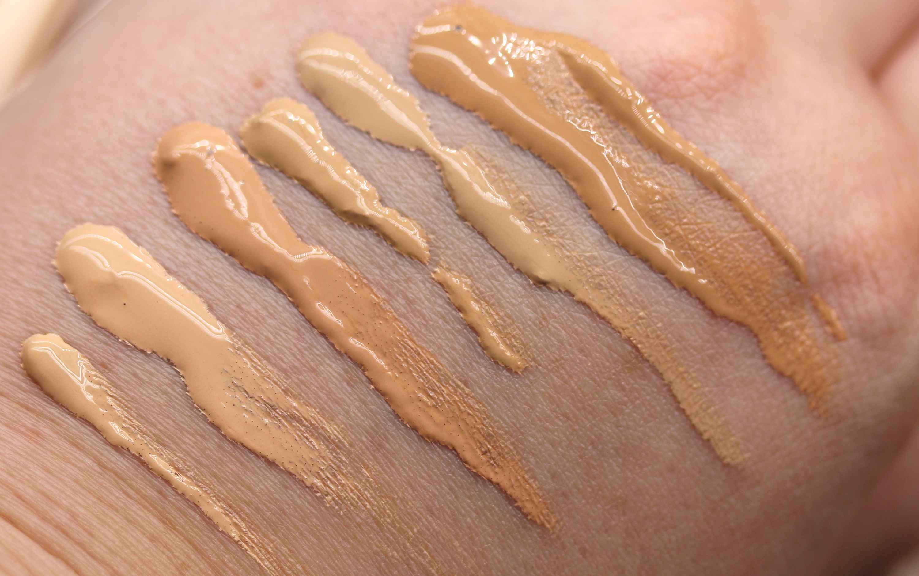 LOV Long Lasting Foundation Swatches InnenAussen