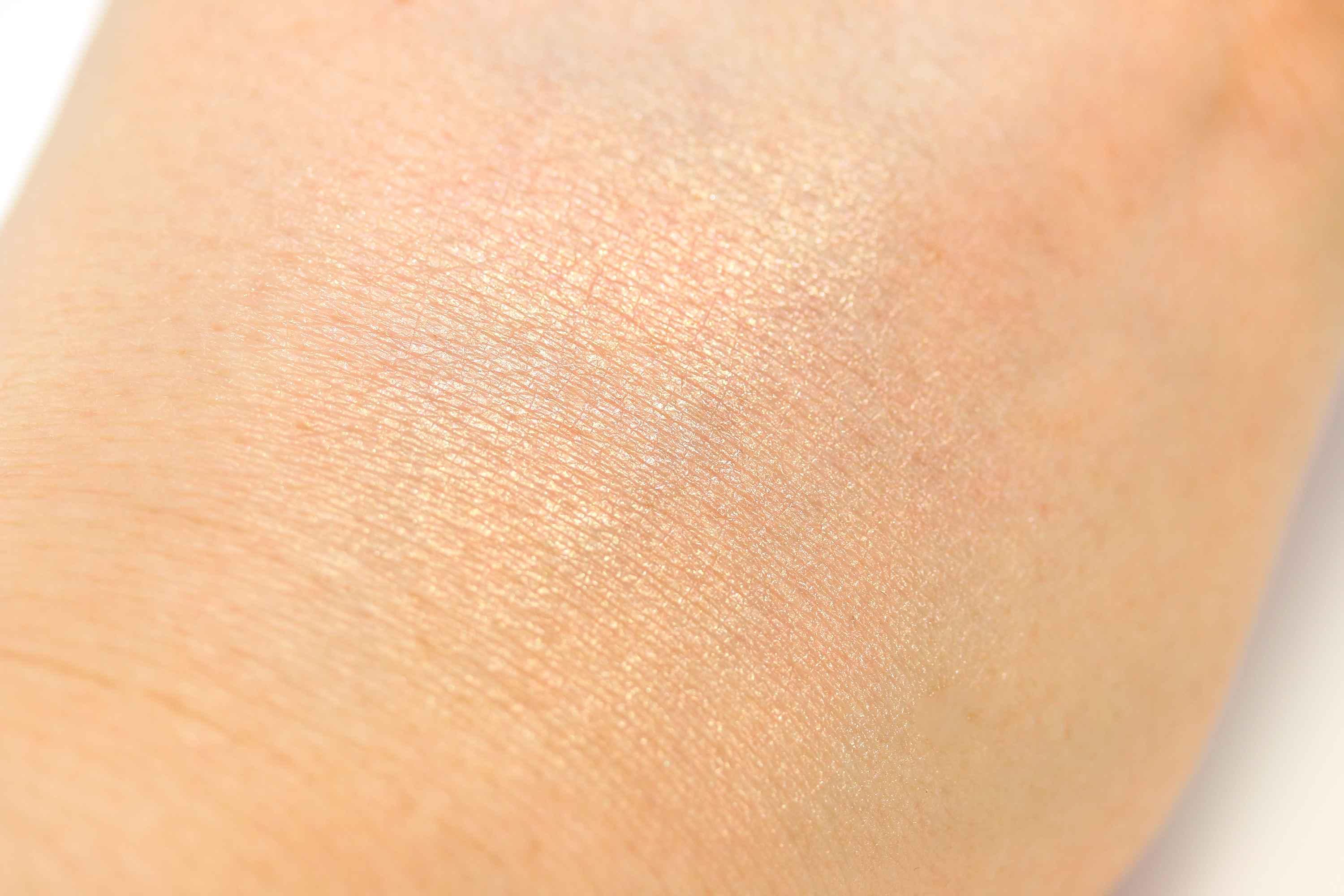 Diorskin Nude Air Luminizer 001 Swatch InnenAussen