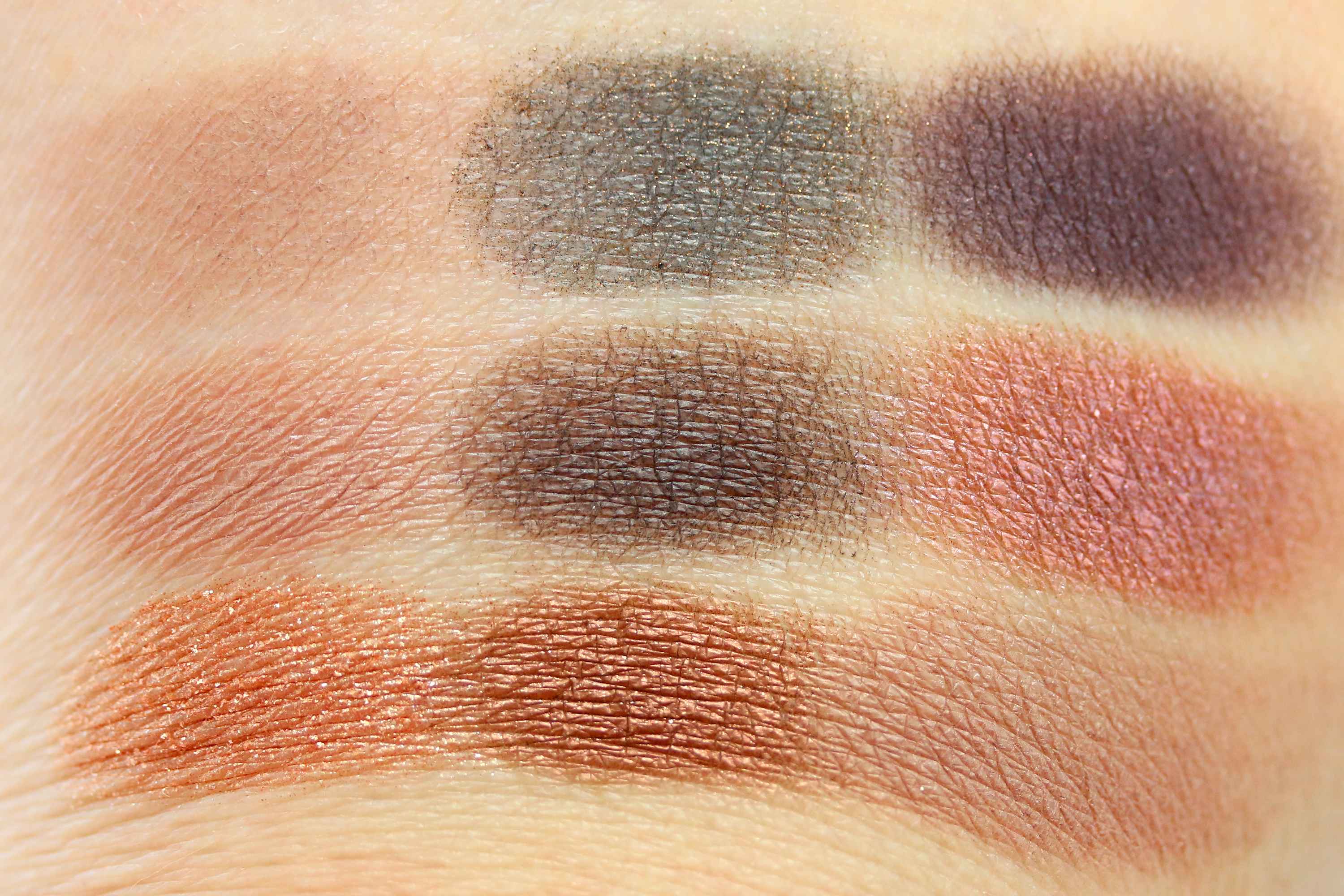 MAC Burgundy Times Swatches InnenAussen