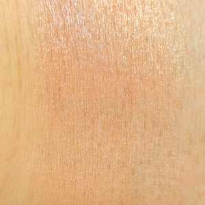 estee-lauder-victoria-beckham-highlighter-modern-mercury-swatch