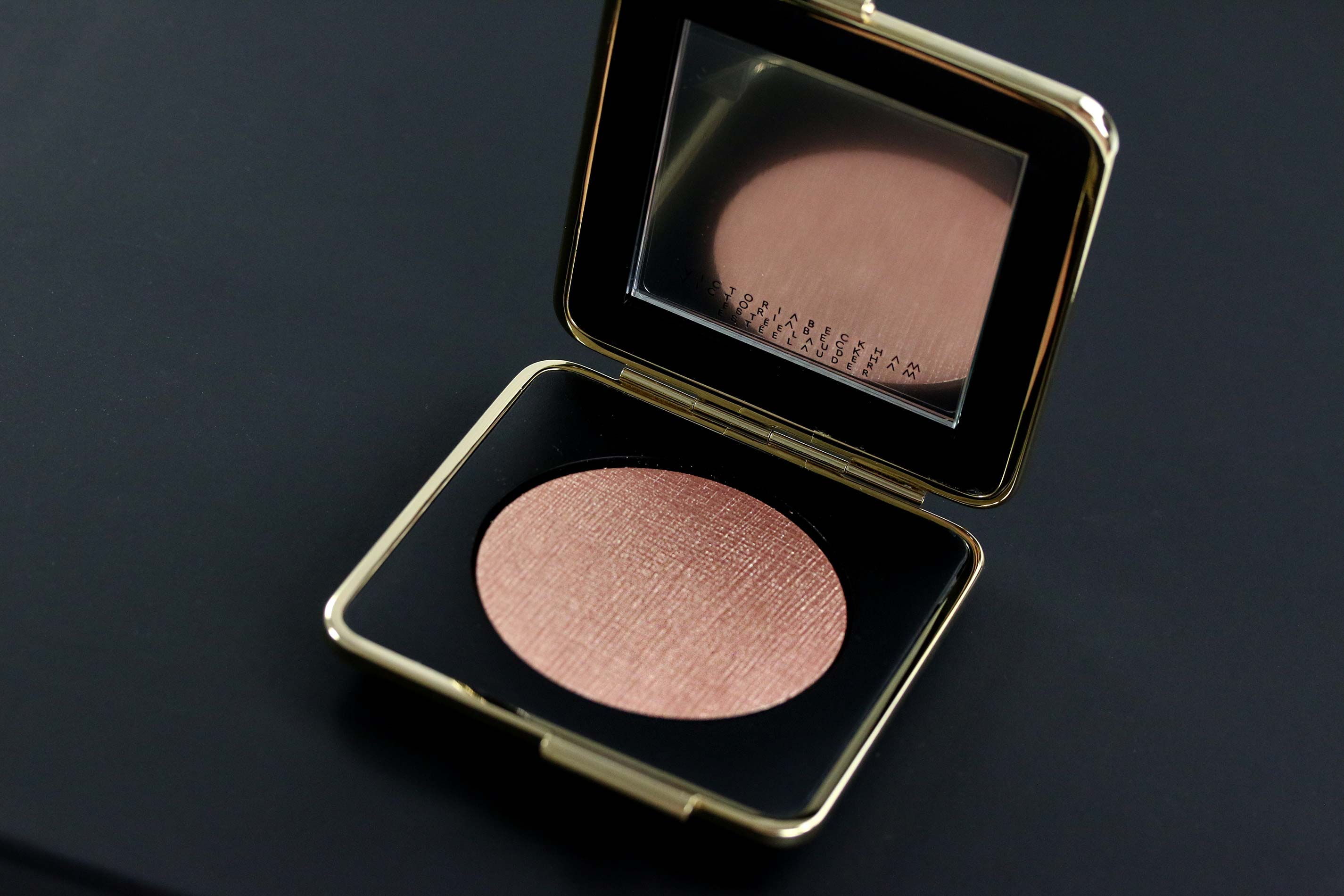 estee-lauder-victoria-beckham-highlighter-modern-mercury