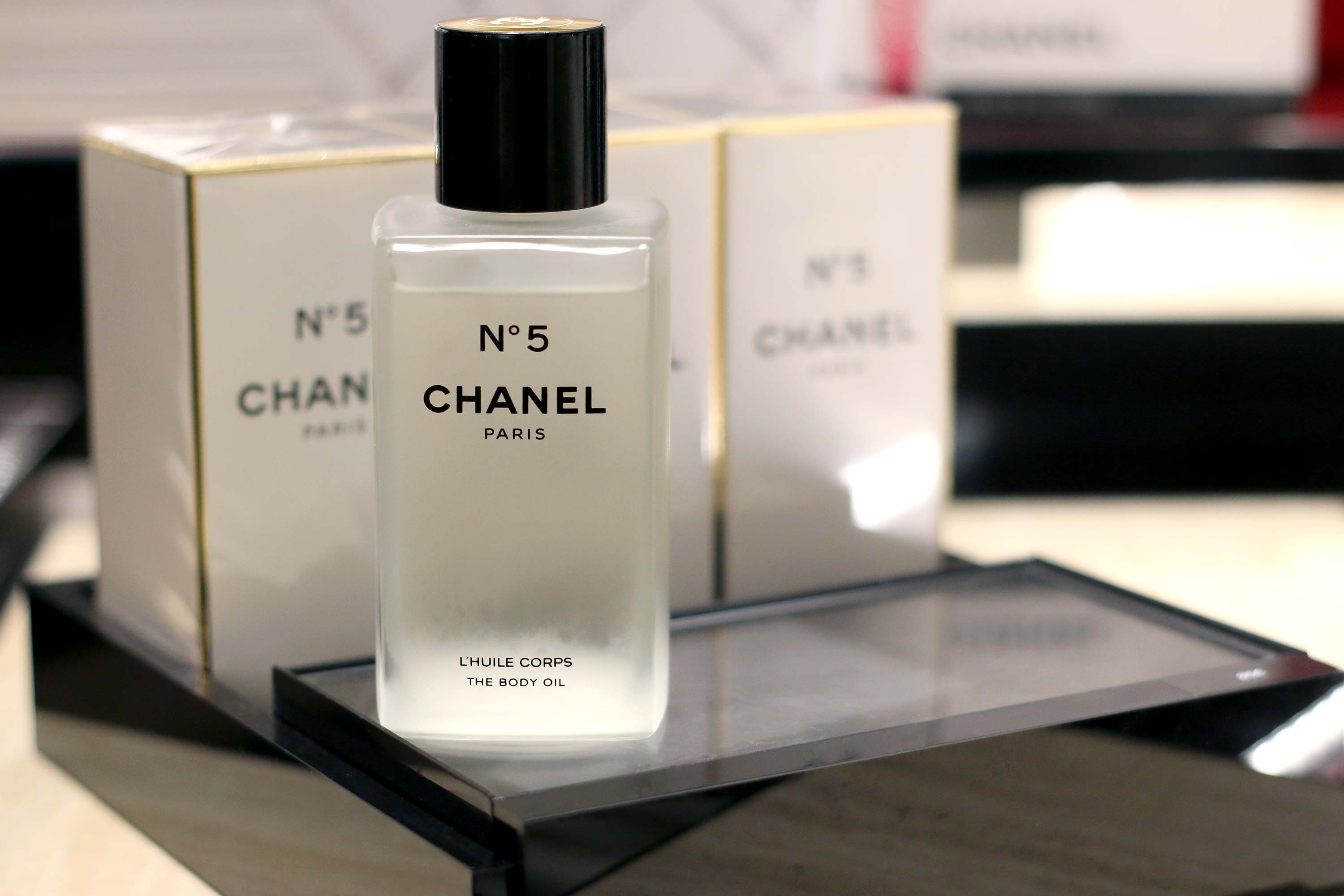 Needful things : Chanel No.5 Intense bath oil