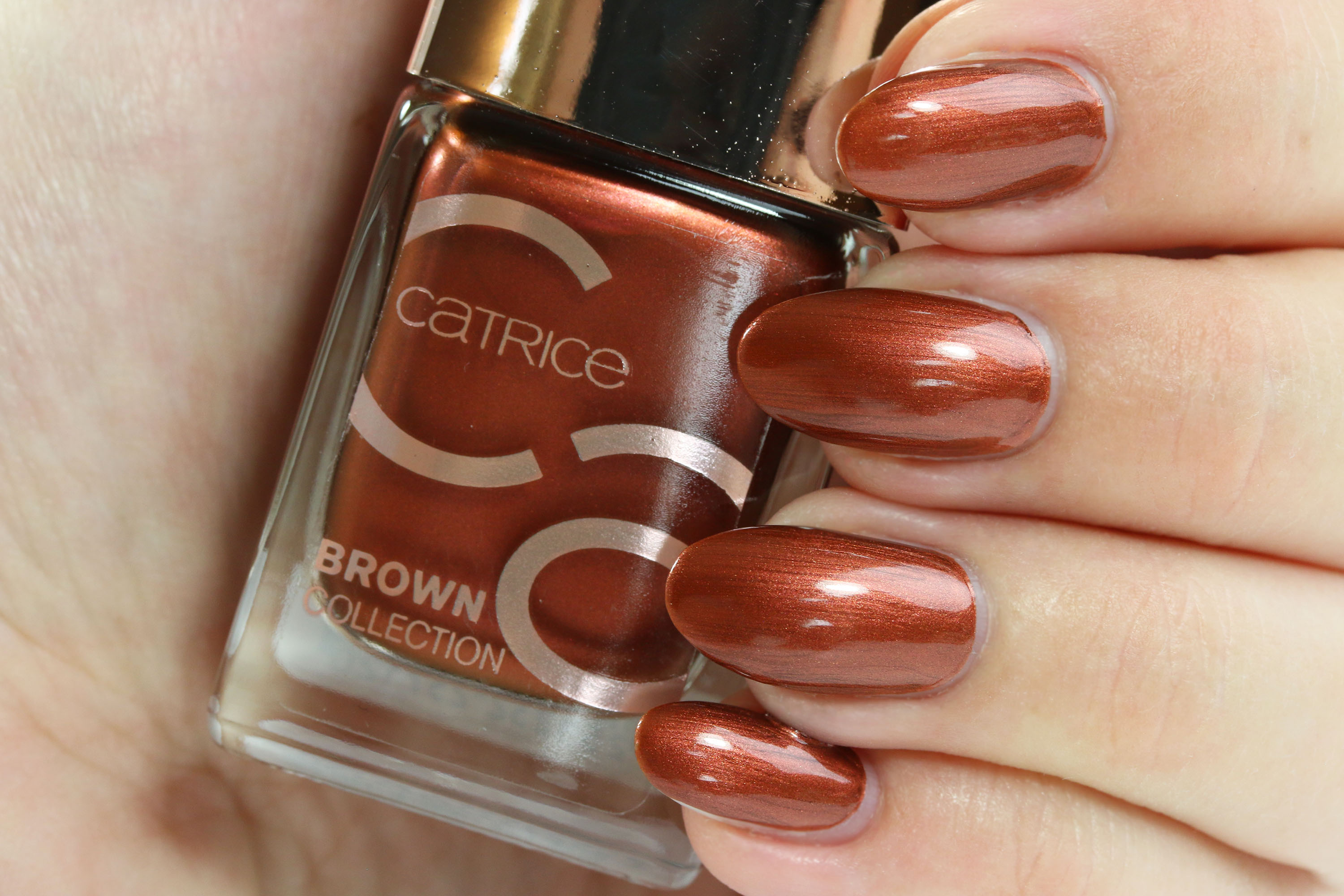 Catrice Brown Collection Nagellack Tragebilder Innenaussen