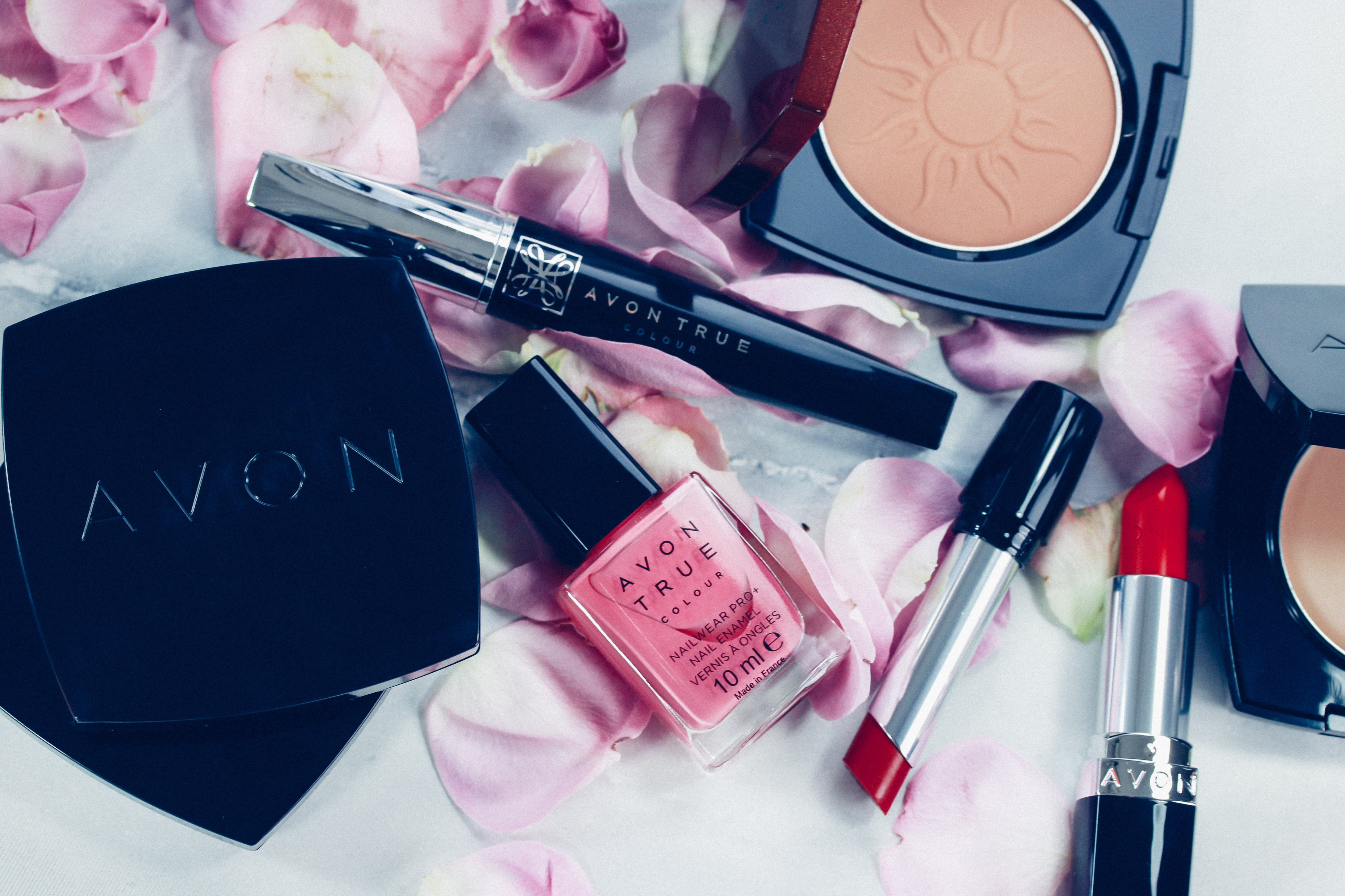 Продукция avon. Продукция эйвон. Avon products. Эйвон реклама.