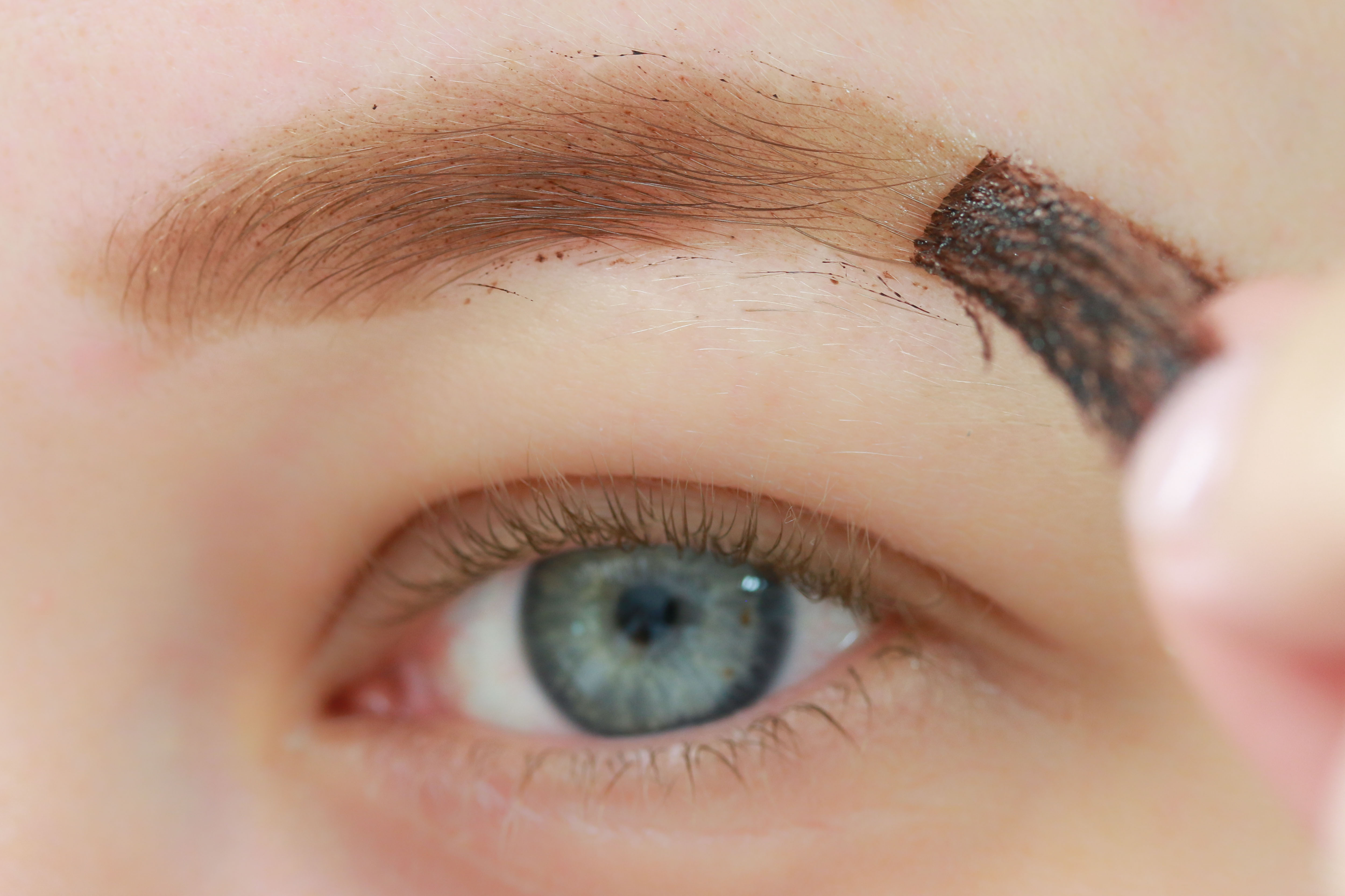 Wie Funktioniert Das Maybelline Tattoo Brow Gel Innenaussen