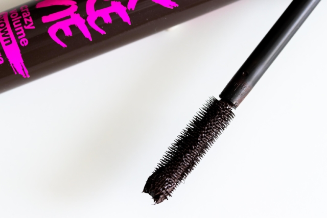 essence I love extreme crazy volume Mascara Braun