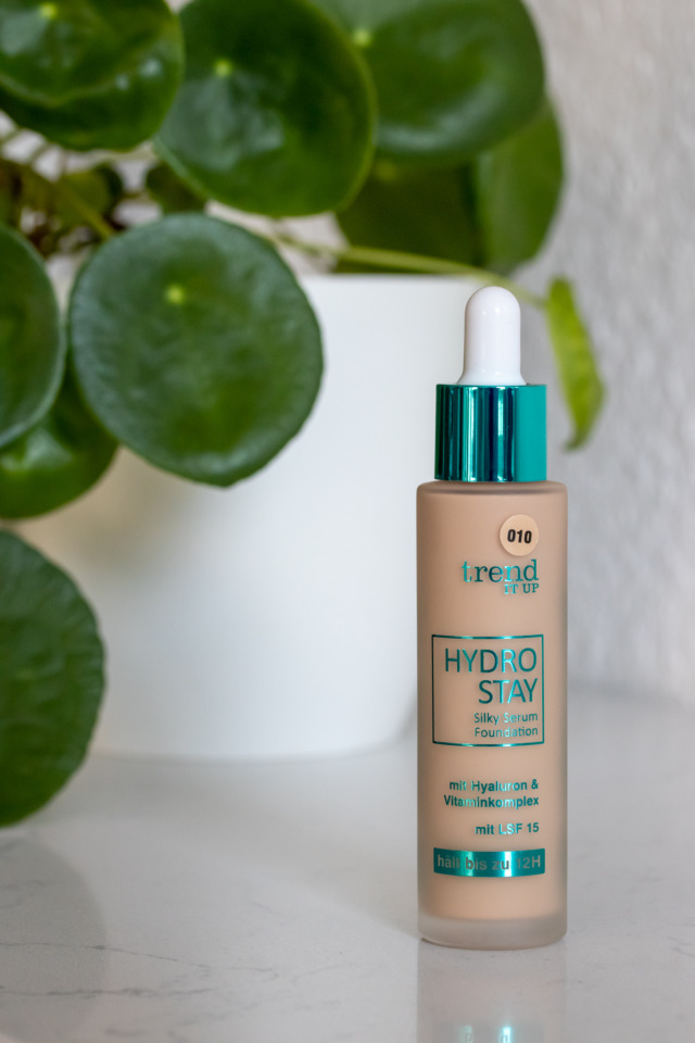 trendItUp Hydro Stay Foundation